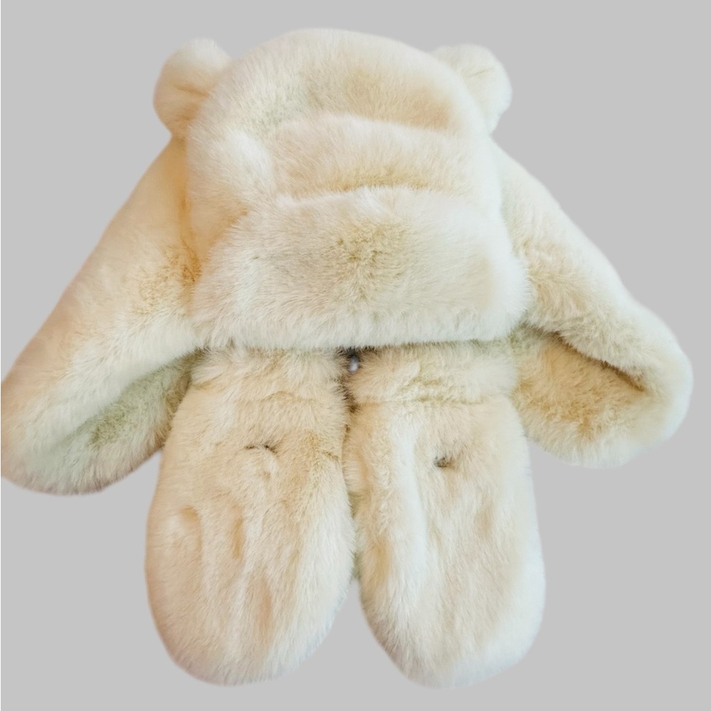 Winter hat and mittens for children from 2 to 4 years old